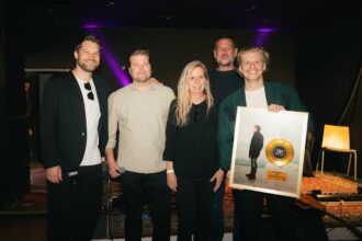 Christoph Behm, Stefan Hochwallner, Julie Born, Paul Weindl (alle Sony Music) und Thorsteinn Einarsson