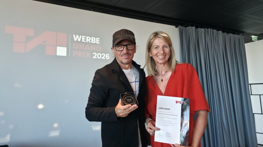 Die frisch fusionierte Salzkammergut Tourismus Marketing GmbH durfte sich in der Kategorie „TV- und Kino-Spots sowie Imagefilme“ über eine „Signum Laudis“-Medaille in Gold freuen.