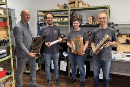 Teamfoto Novak Harmonikaerzeugung