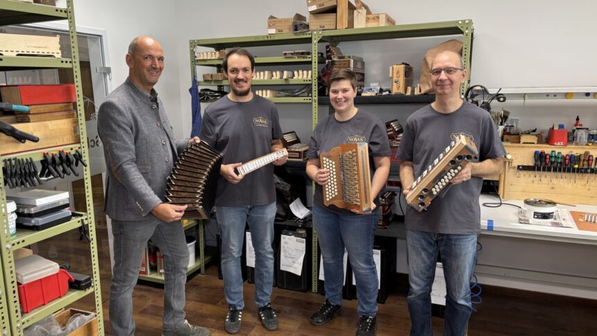 Teamfoto Novak Harmonikaerzeugung